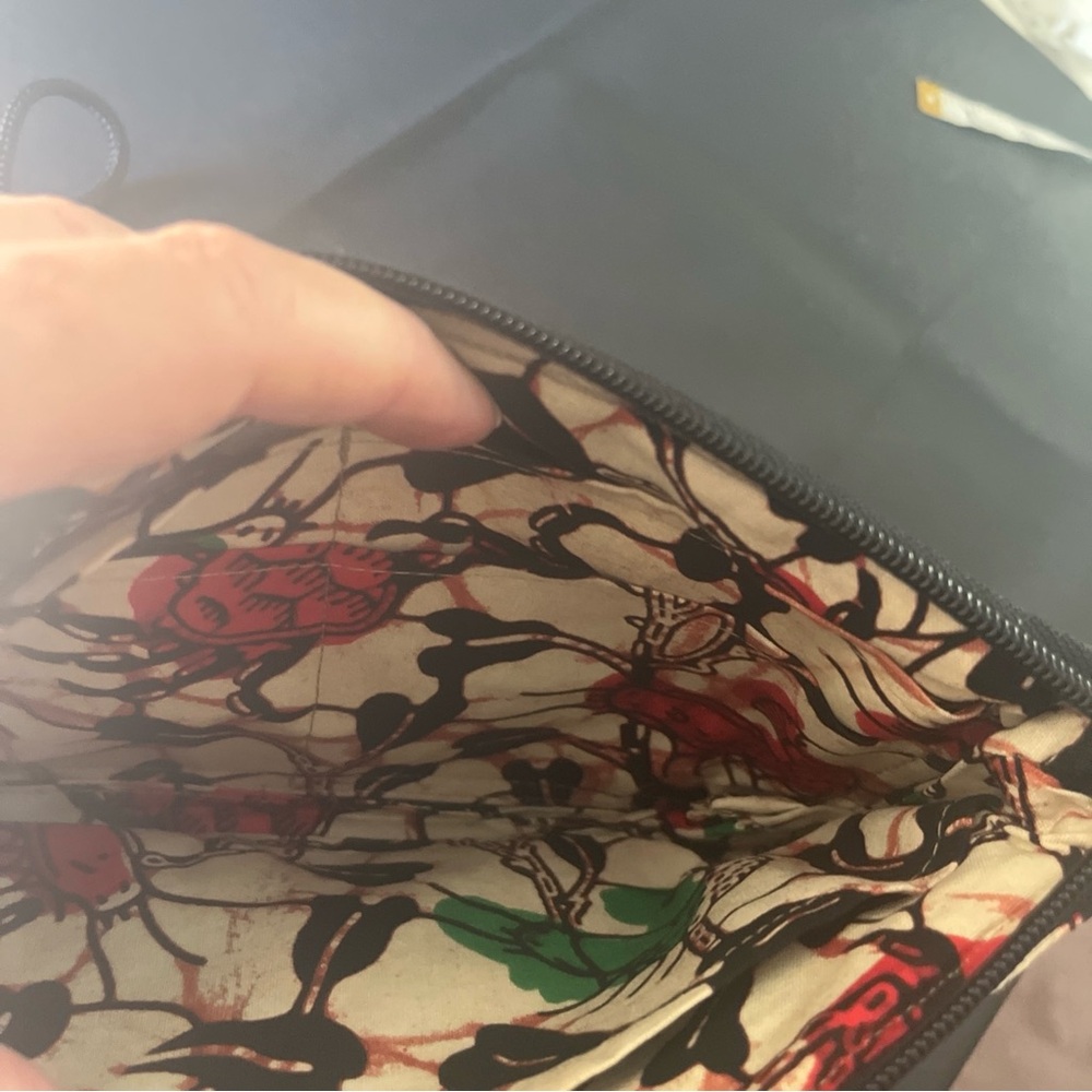 Floral Ruffle Clutch Bag - Multicolor zip doesn’t close - Picture 3 of 6